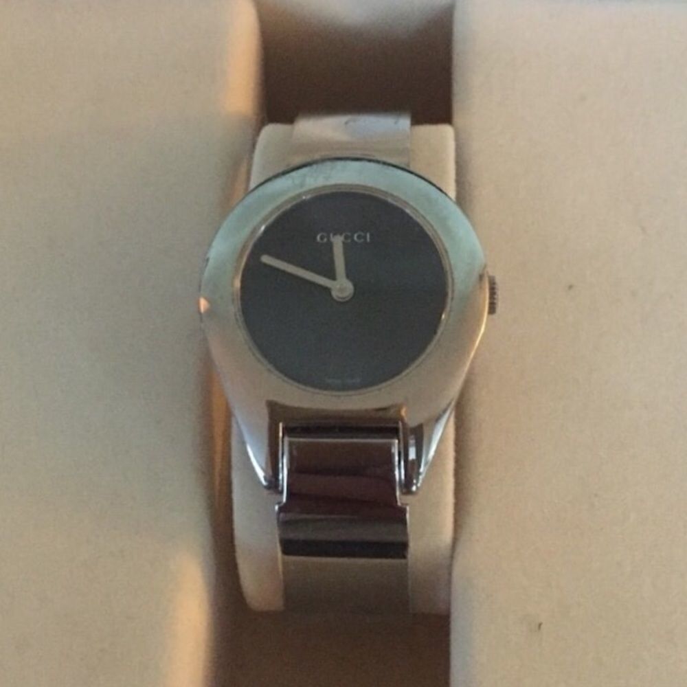 Gucci 6700L Stainless Steel Black Face Buckle Watch